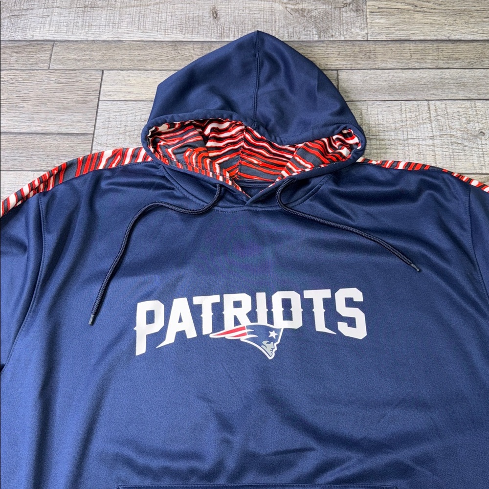Zubaz NFL New England Patriots Pullover Hoodie - Picture 2 of 7